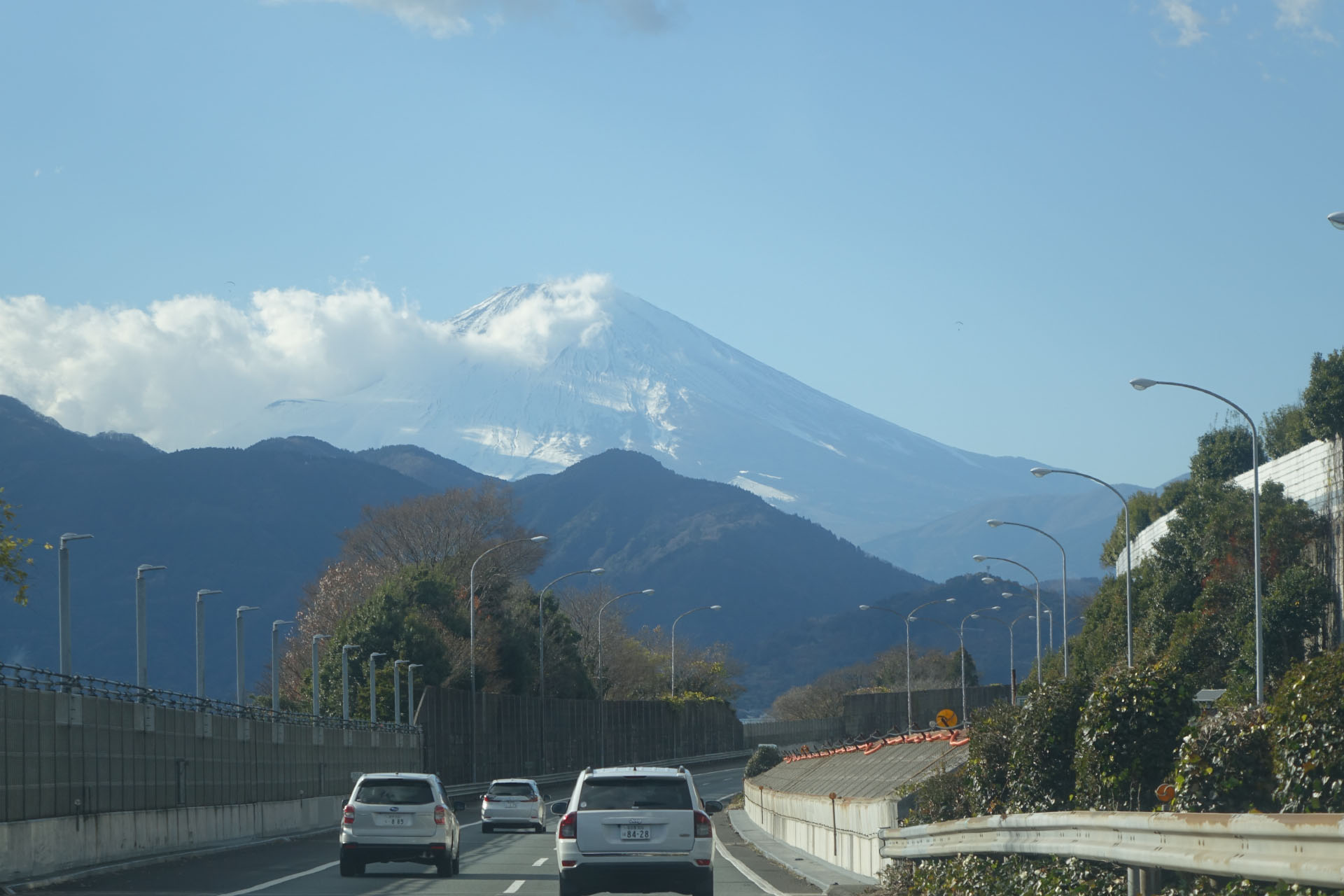 東名高速からの富士山