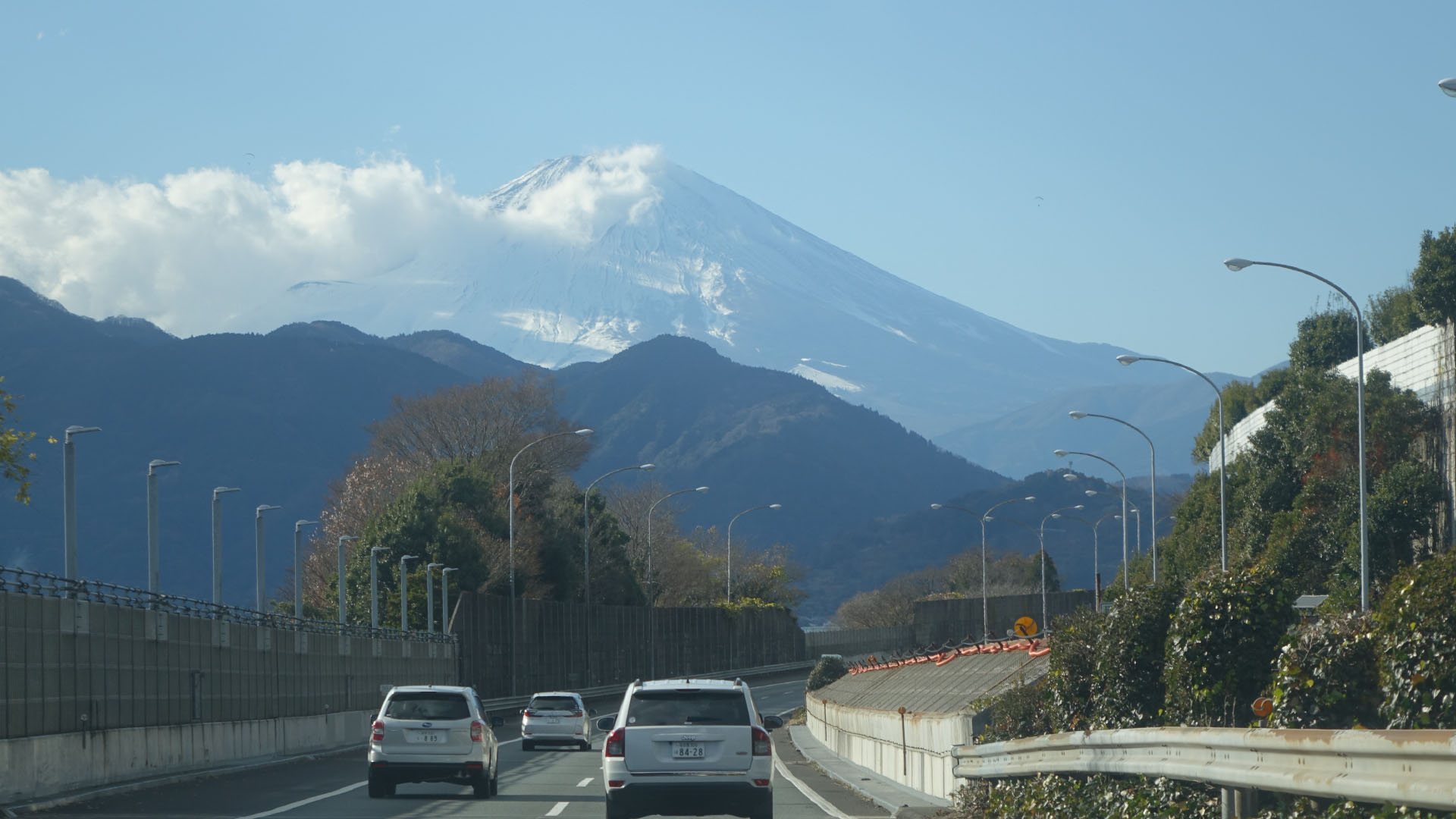 東名高速からの富士山(16:9)